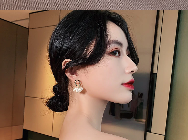 New Fashion Baroque Pearl Temperament Earrings